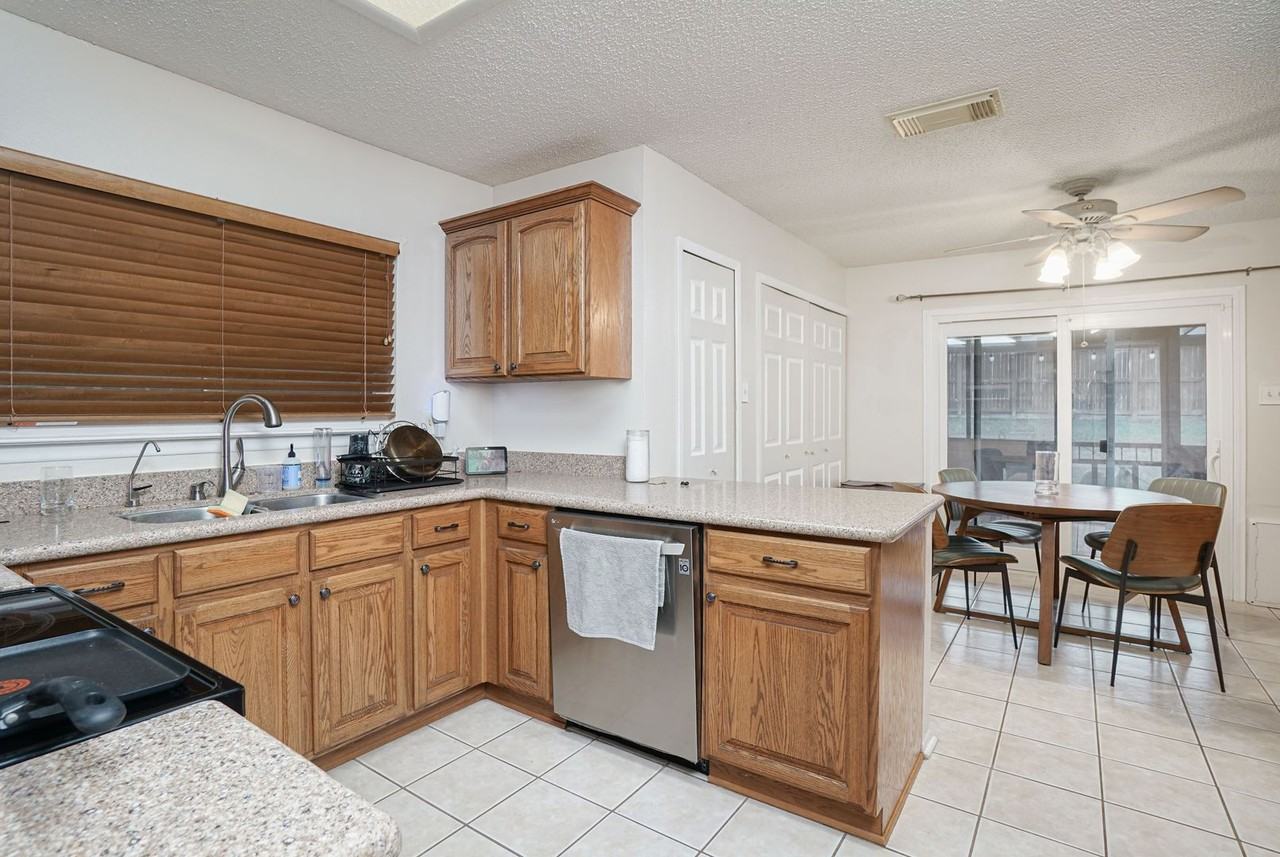8111 Maple Meadow Dr - Photo 3 of 18