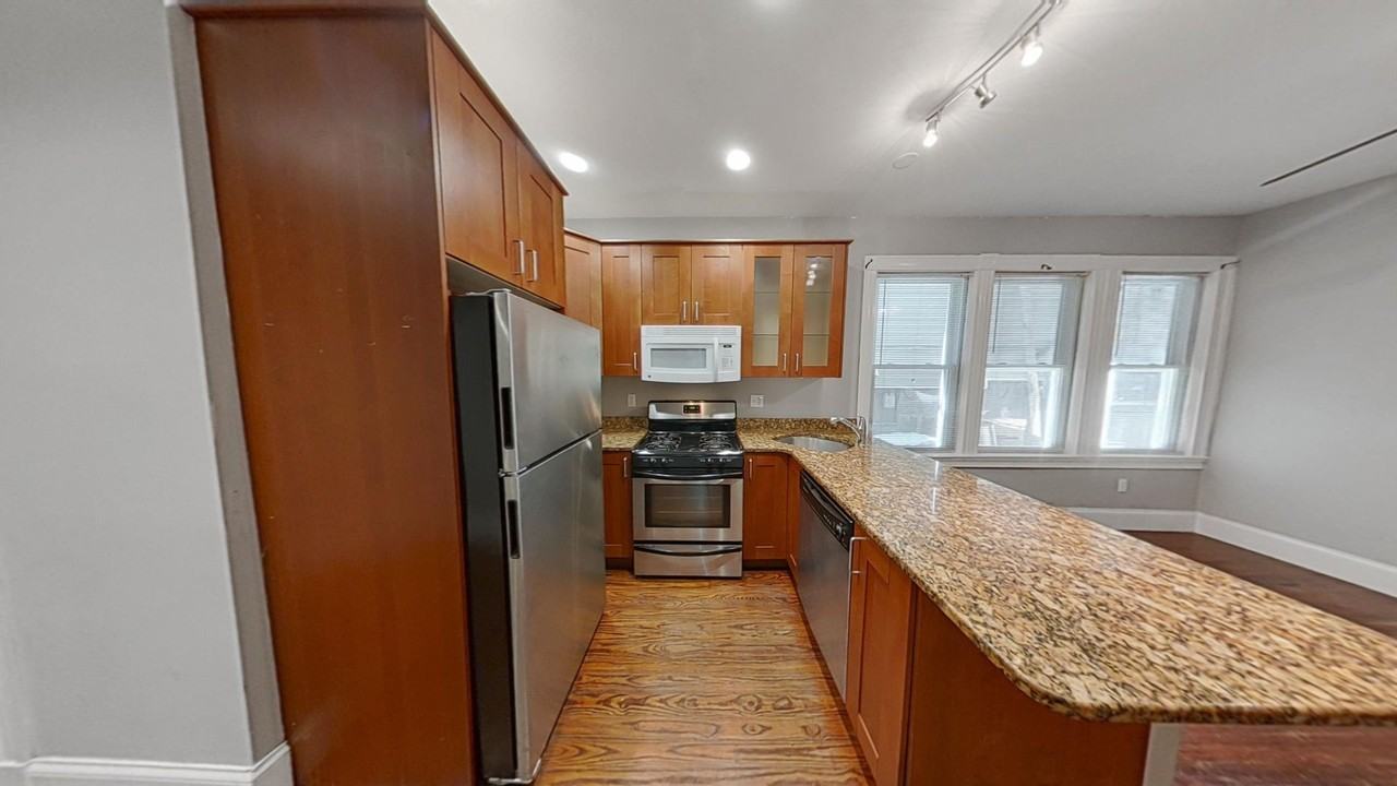 723 Parker St - Photo 2 of 9