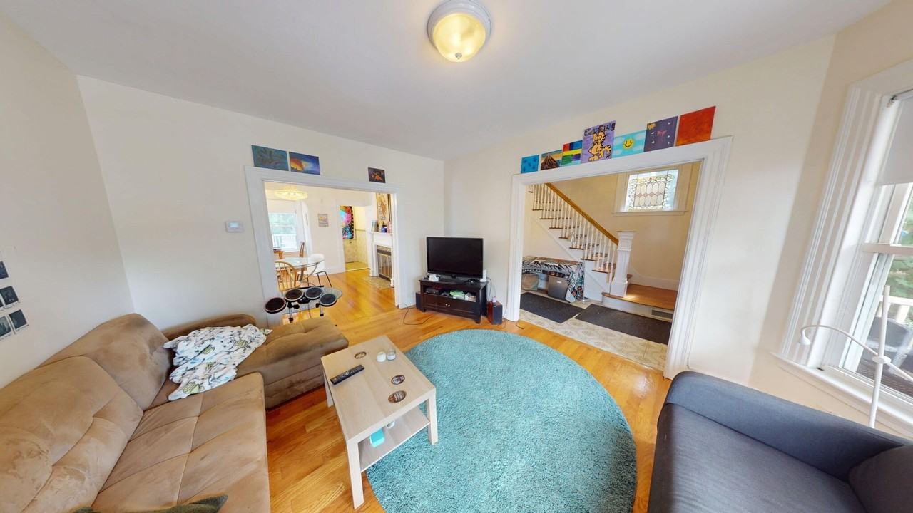 19 Woodstock Ave - Photo 2 of 15