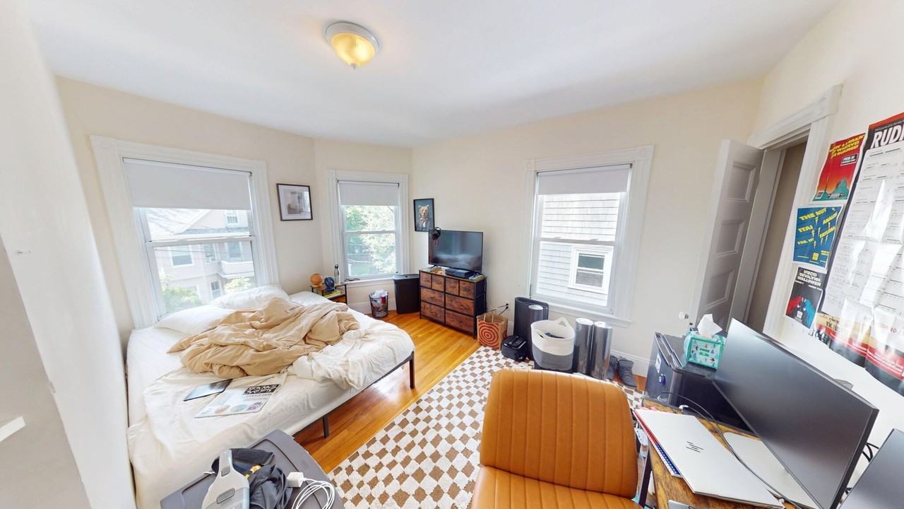19 Woodstock Ave - Photo 5 of 15