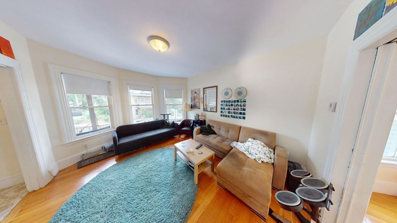 19 Woodstock Ave - Photo 6 of 15