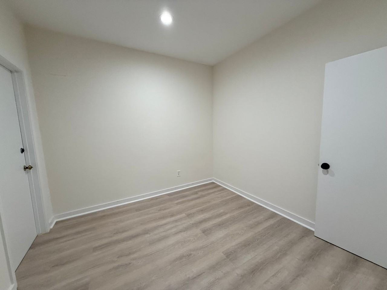 445 Park Dr - Photo 2 of 14