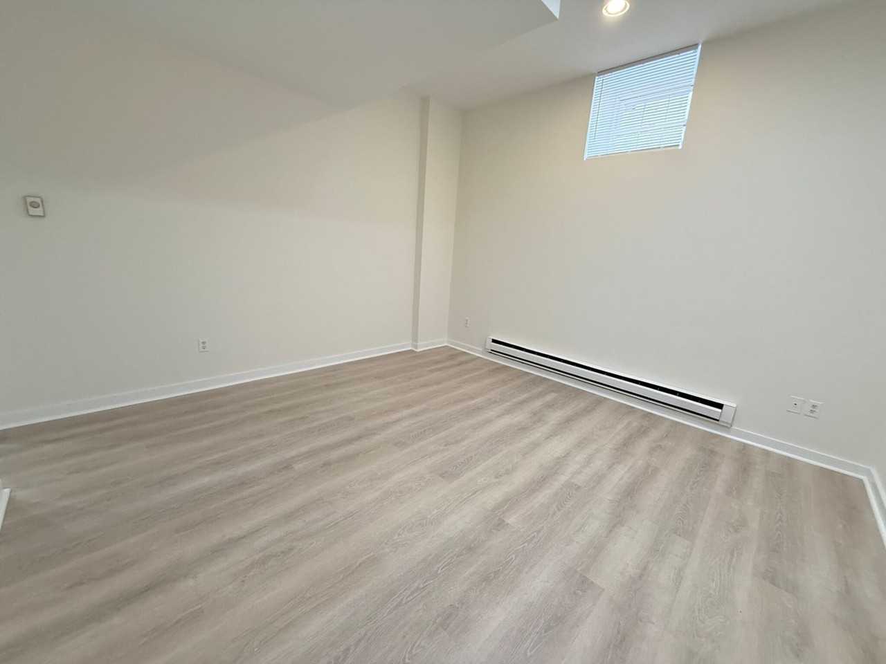 445 Park Dr - Photo 3 of 14