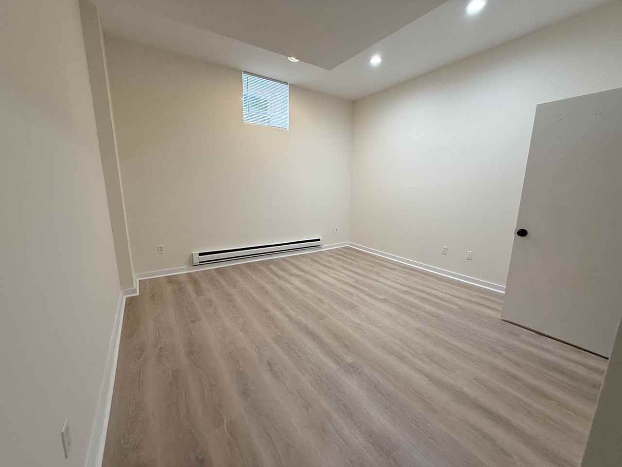 445 Park Dr - Photo 4 of 14