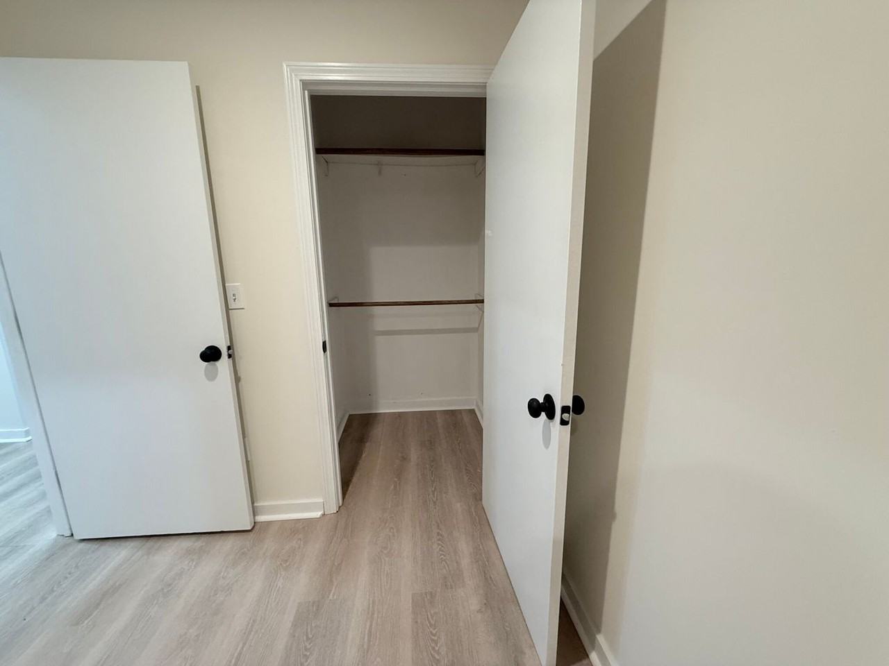 445 Park Dr - Photo 5 of 14