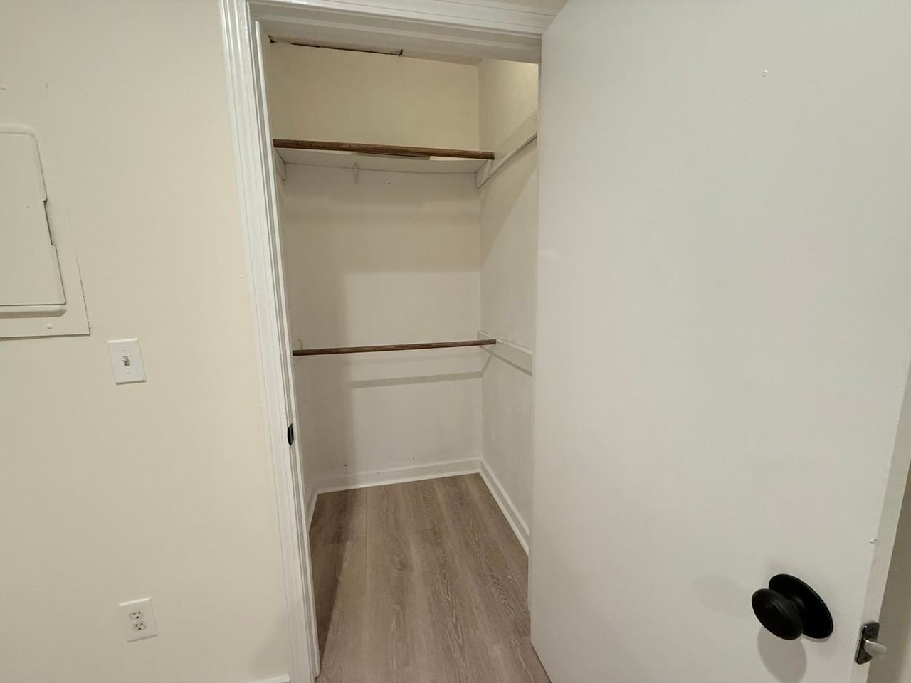 445 Park Dr - Photo 6 of 14