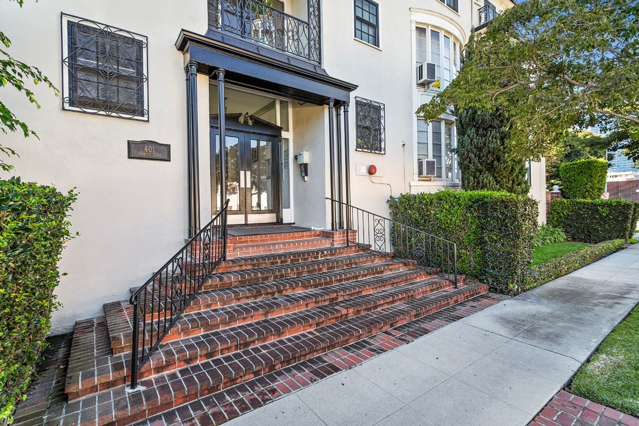 401 Shirley Place - Photo 3 of 20