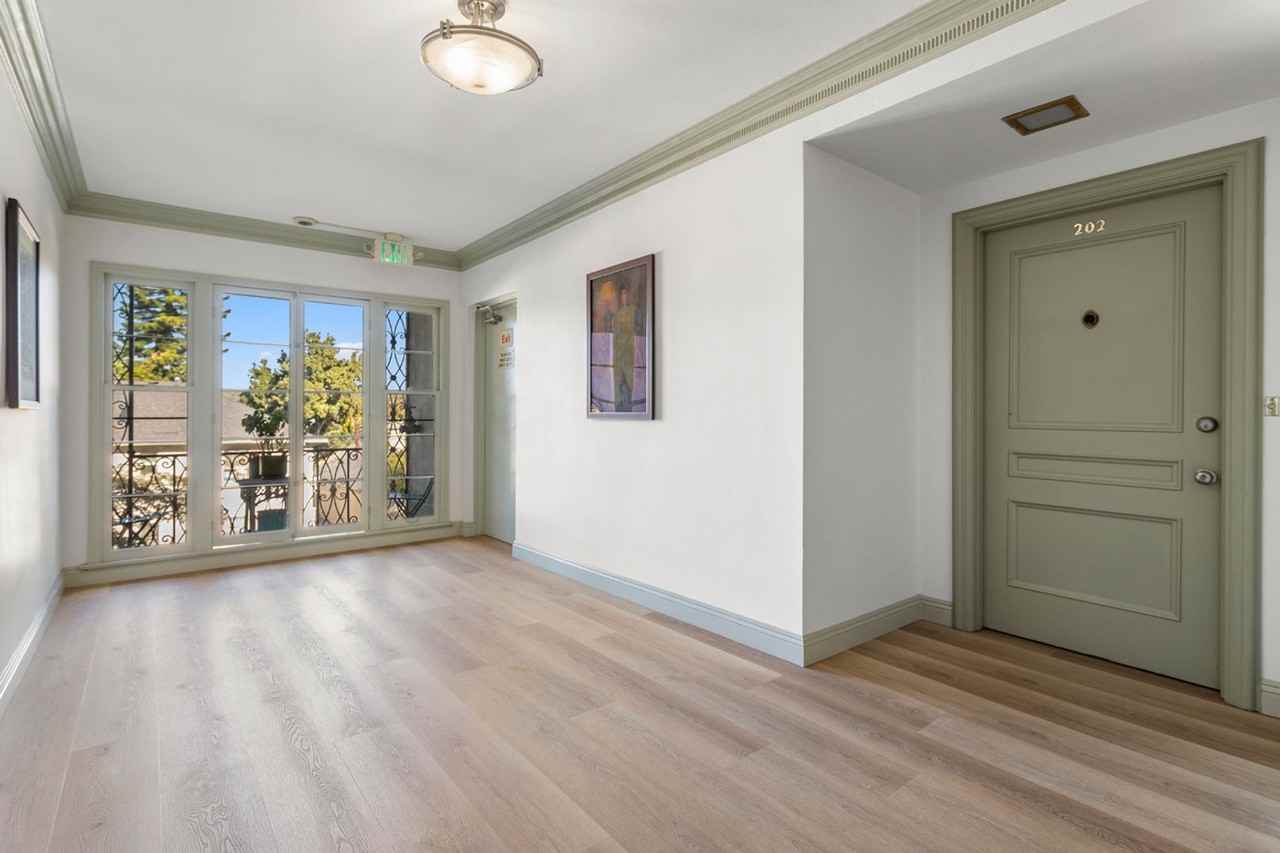 401 Shirley Place - Photo 4 of 20