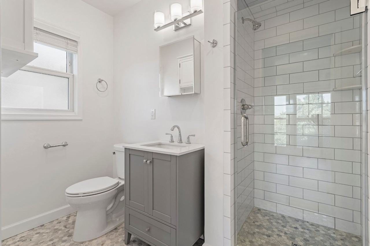 401 Shirley Place - Photo 5 of 20