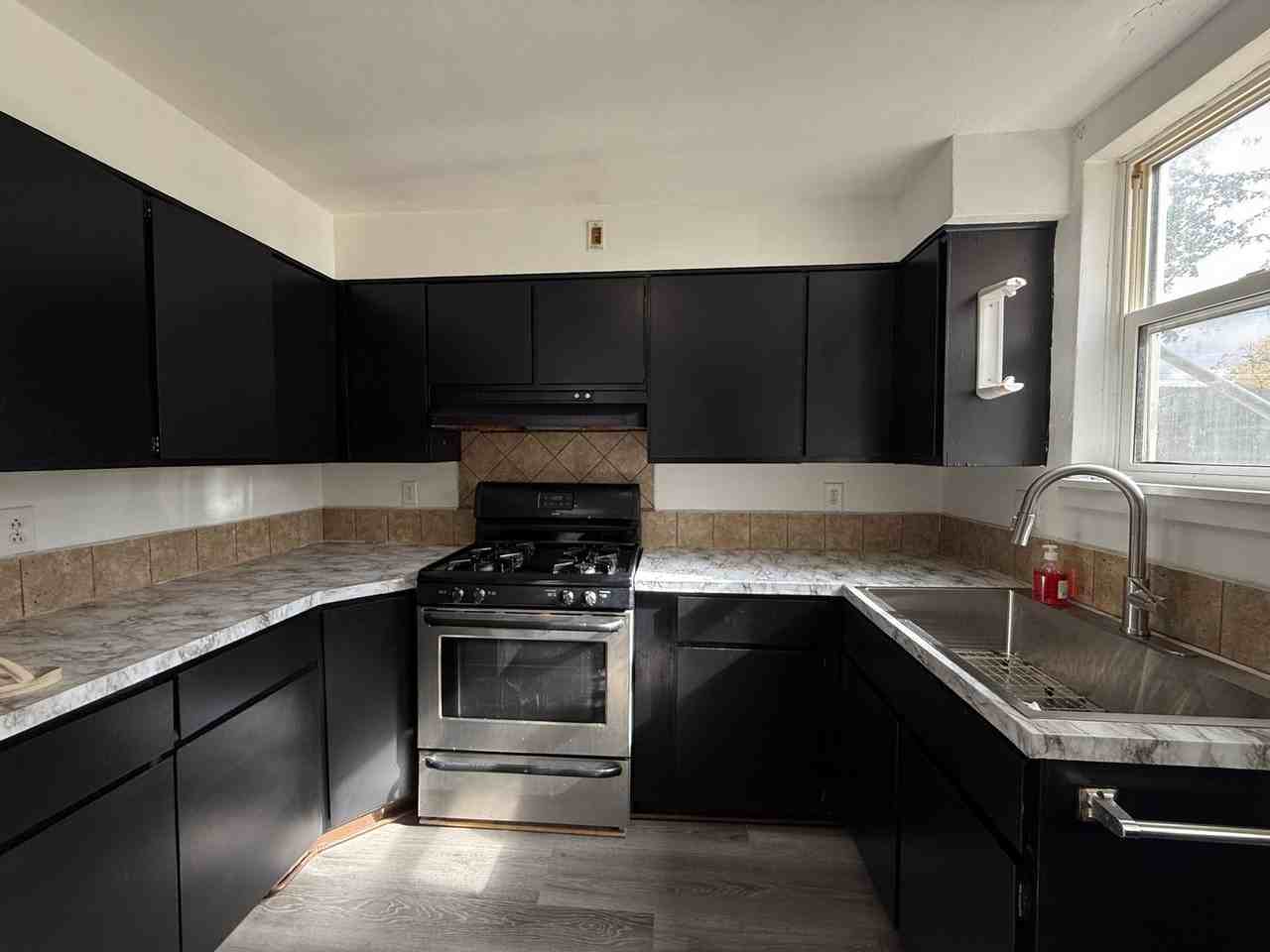 1404 5th Ave - Photo 2 of 11