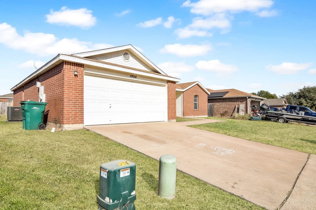 1904 Liberty Hill Drive - Photo 2 of 21