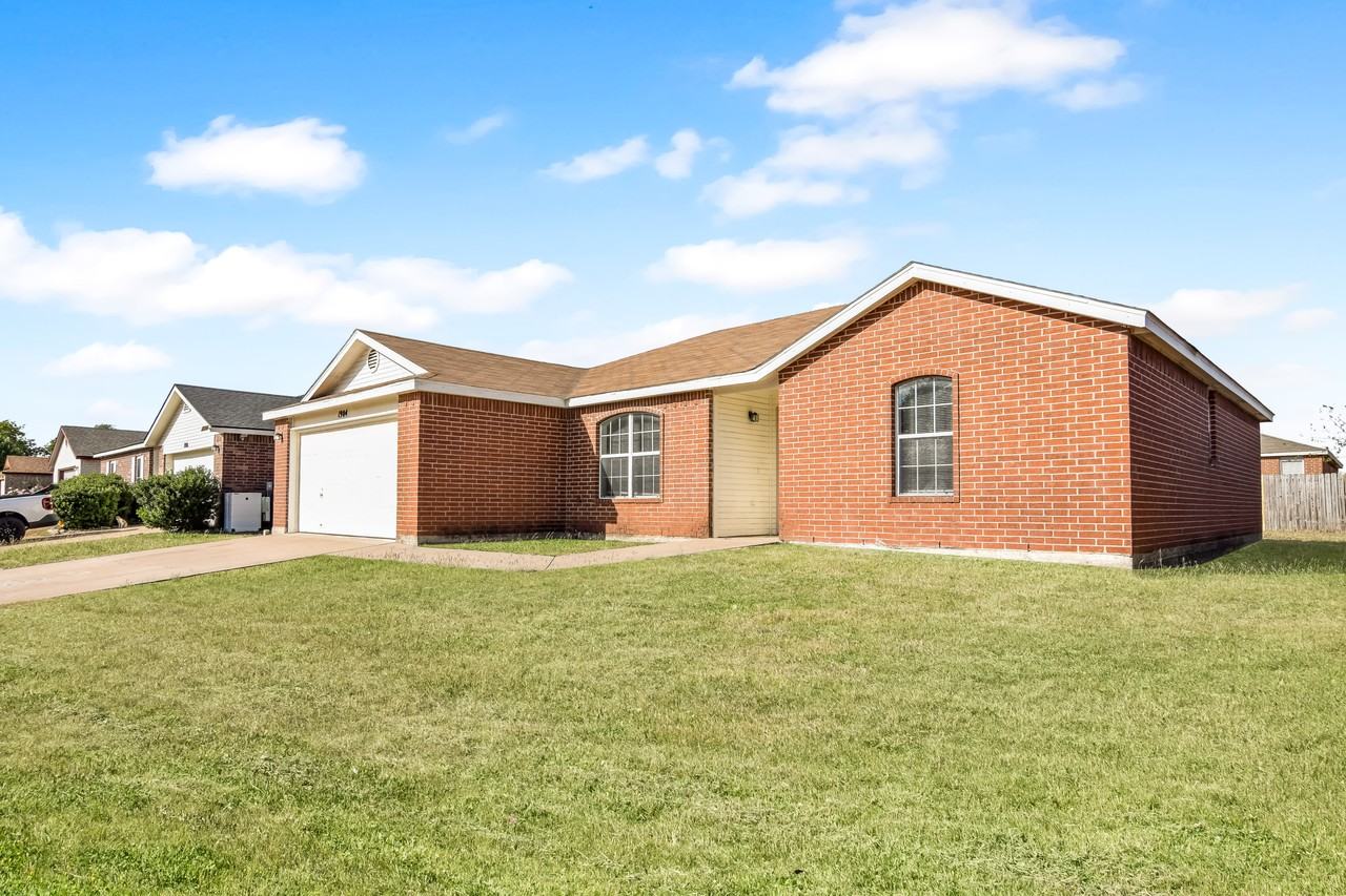 1904 Liberty Hill Drive - Photo 3 of 21