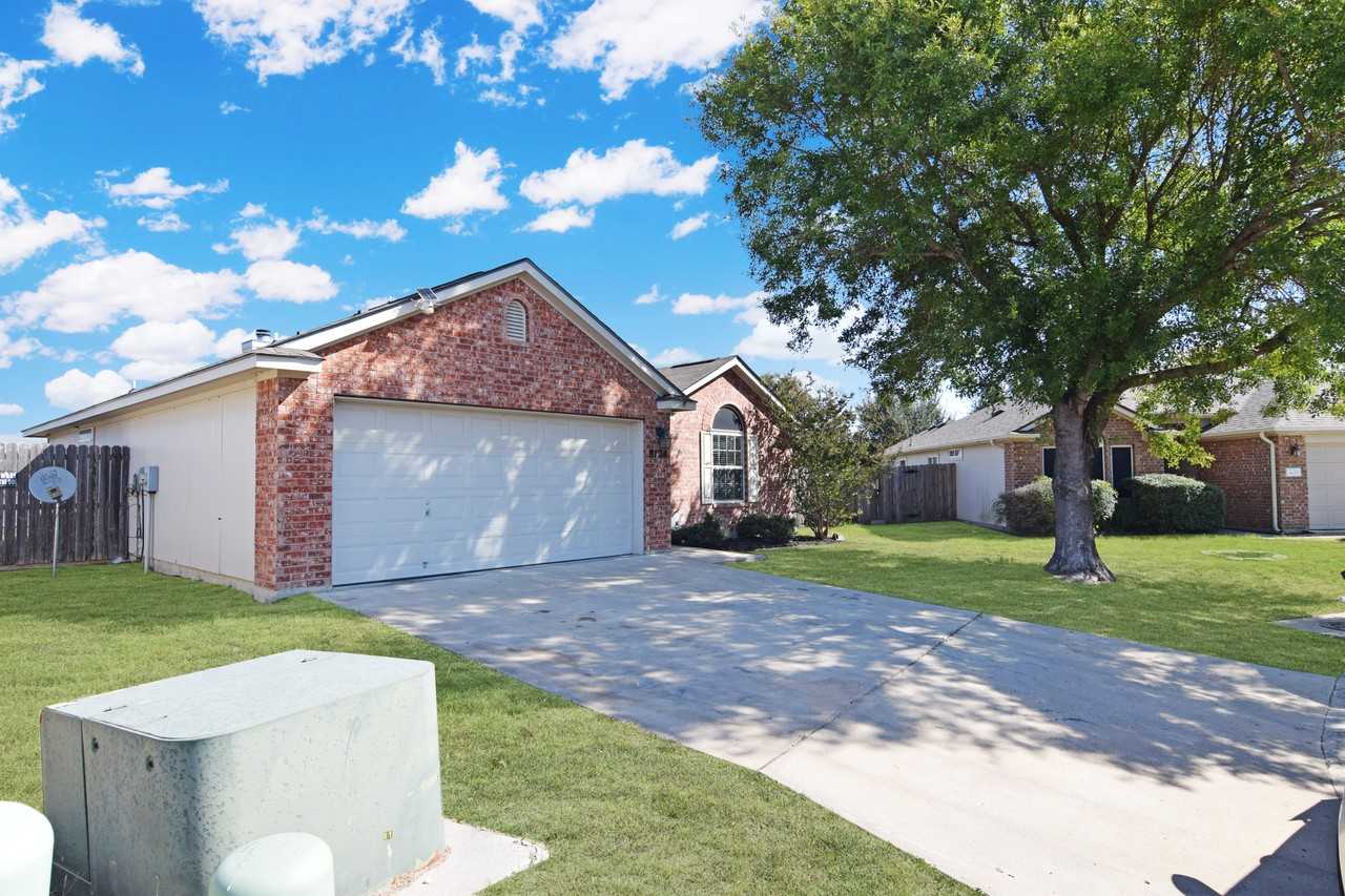 8124 Sunset Trail - Photo 2 of 20