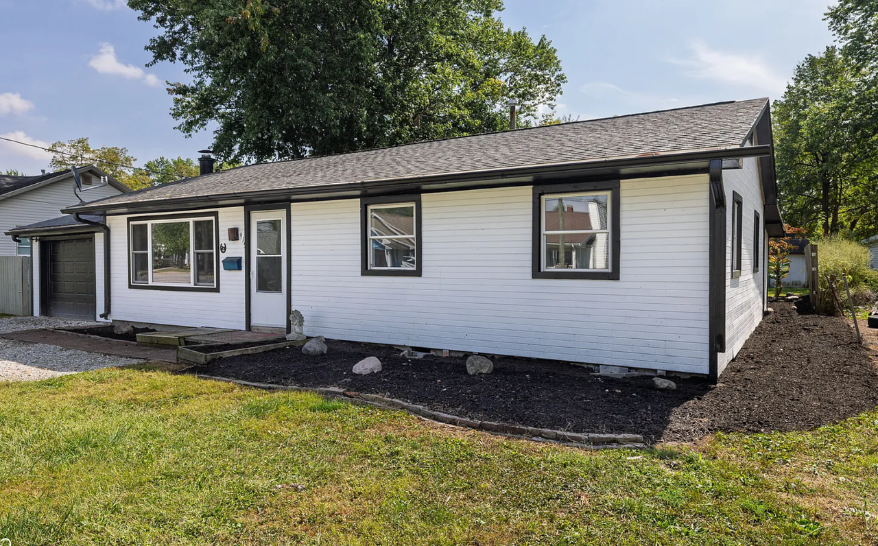 915 E Morgan St - Photo 2 of 18