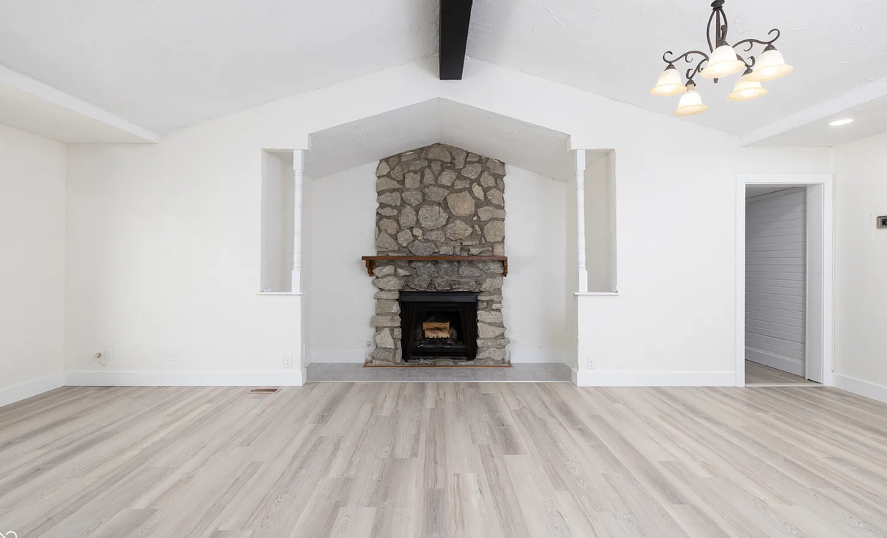 915 E Morgan St - Photo 4 of 18