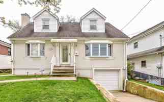 featured image of 12 Ravenhurst Ave