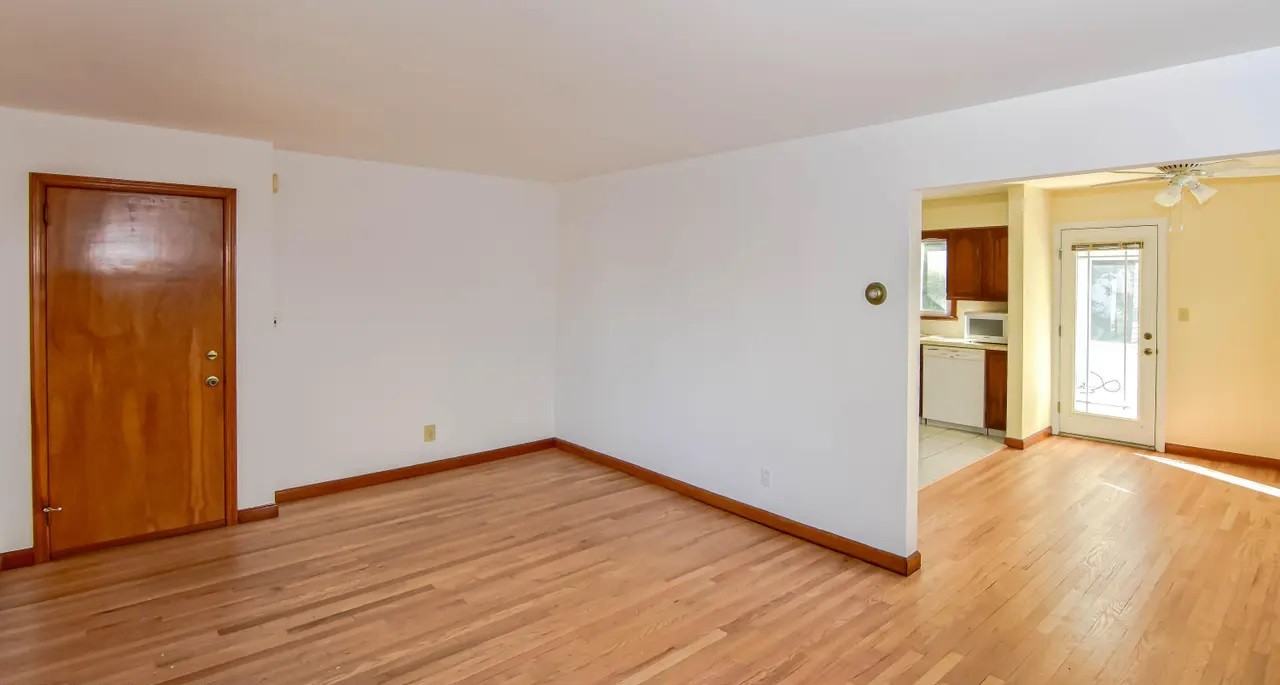 12 Ravenhurst Ave - Photo 3 of 20