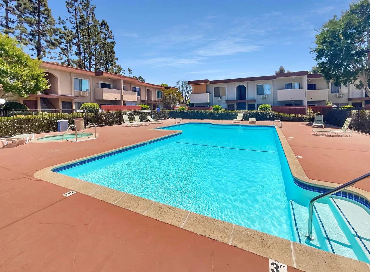 9586 Carroll Canyon Rd - Photo 2 of 10