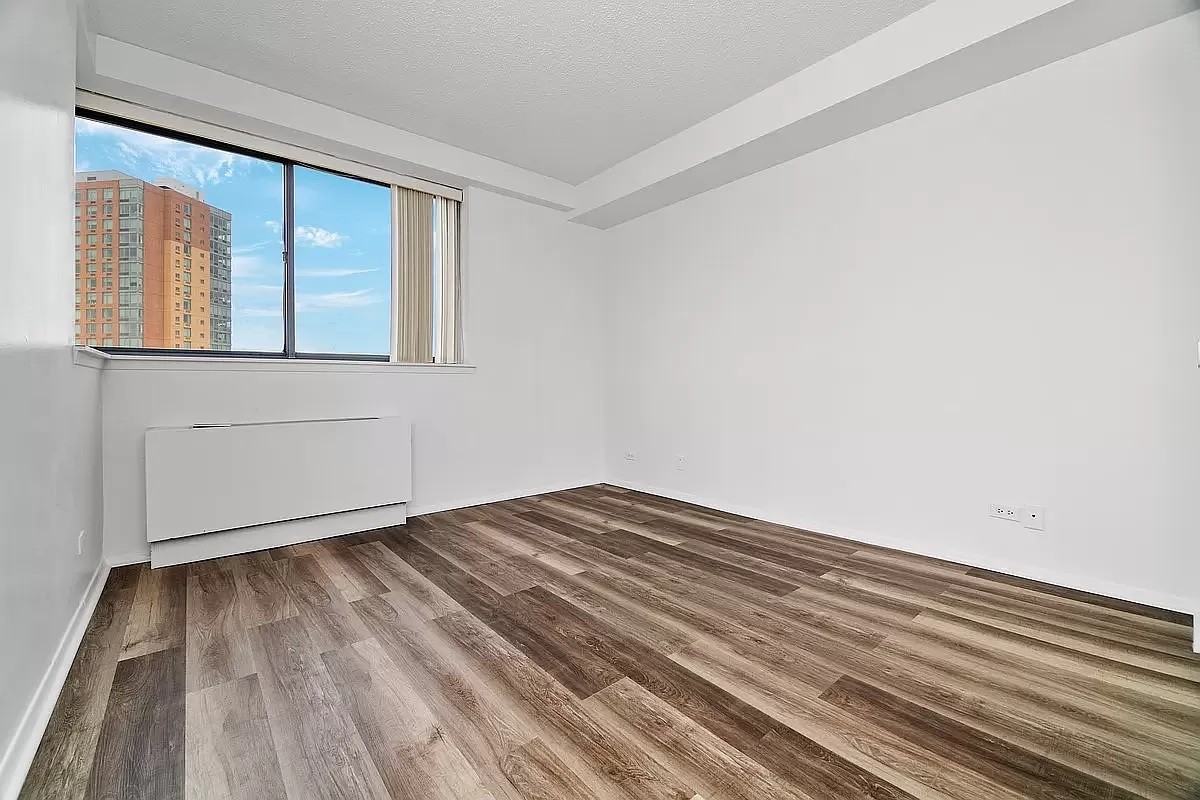 6254 97Th Pl - Photo 3 of 5