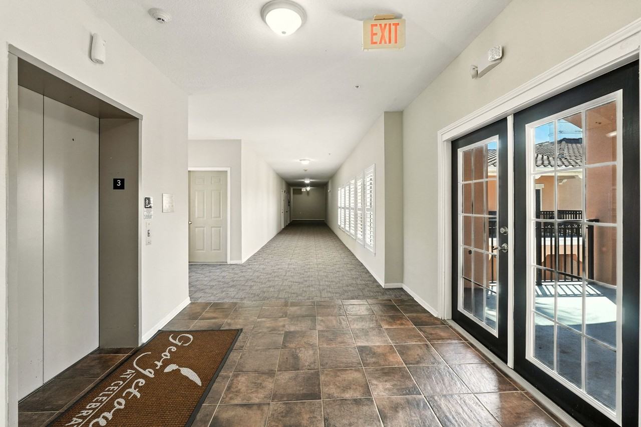 211 Longview Ave #306 - Photo 4 of 33