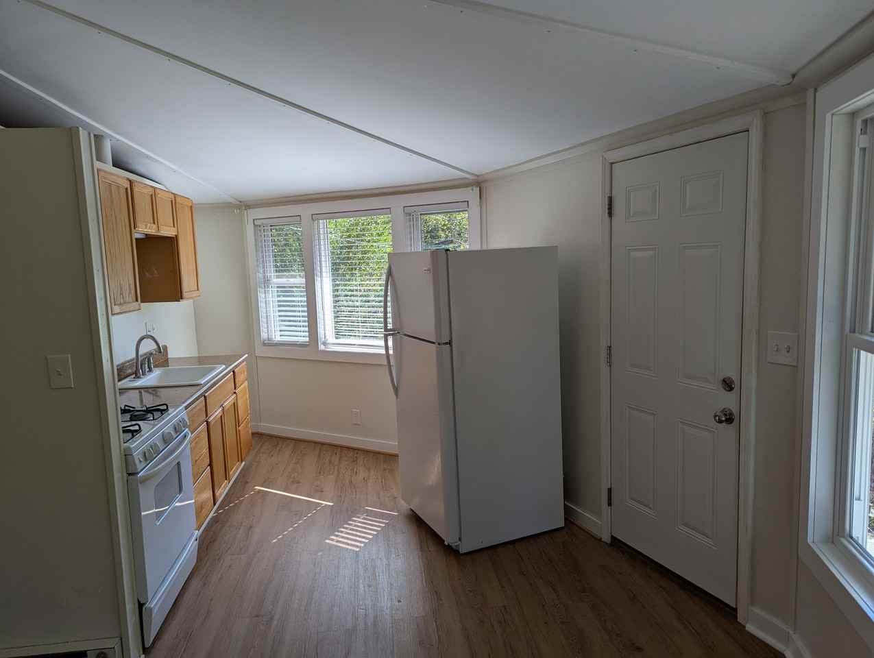 25 Howland Rd - Photo 6 of 19