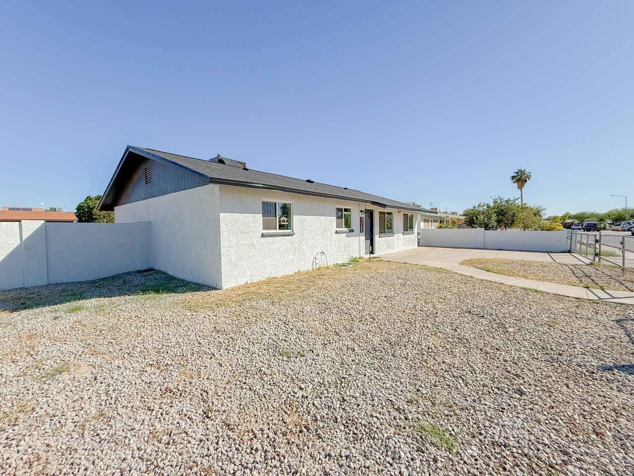 14017 North 4th Avenue - Photo 3 of 28