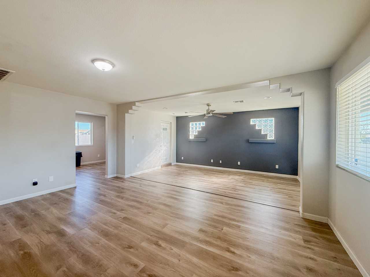 14017 North 4th Avenue - Photo 4 of 28