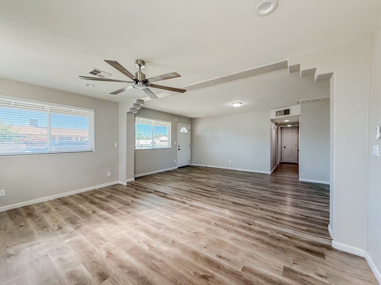 14017 North 4th Avenue - Photo 7 of 28