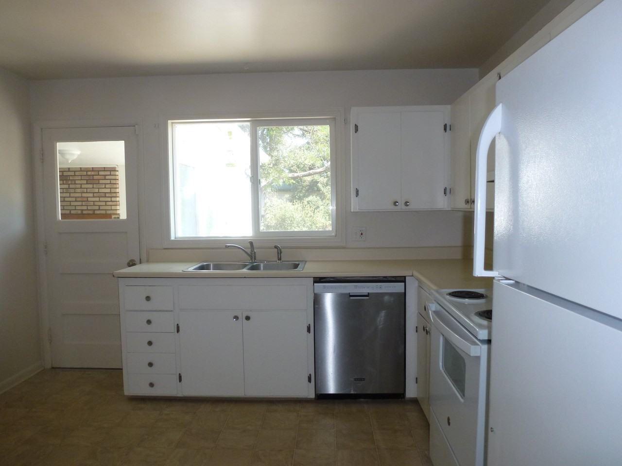 4749 S Irving St - Photo 2 of 16