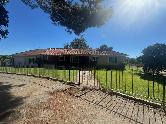 5848 E Waterloo Rd - Photo 2 of 27