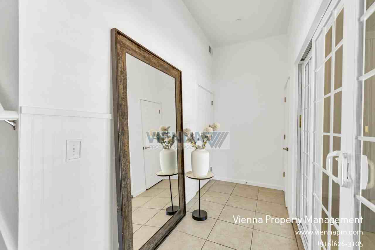 403 Harriet Ln - Photo 5 of 50