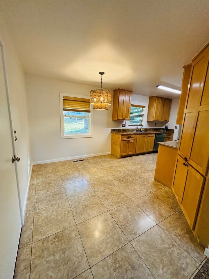 700 E Edna St - Photo 3 of 16