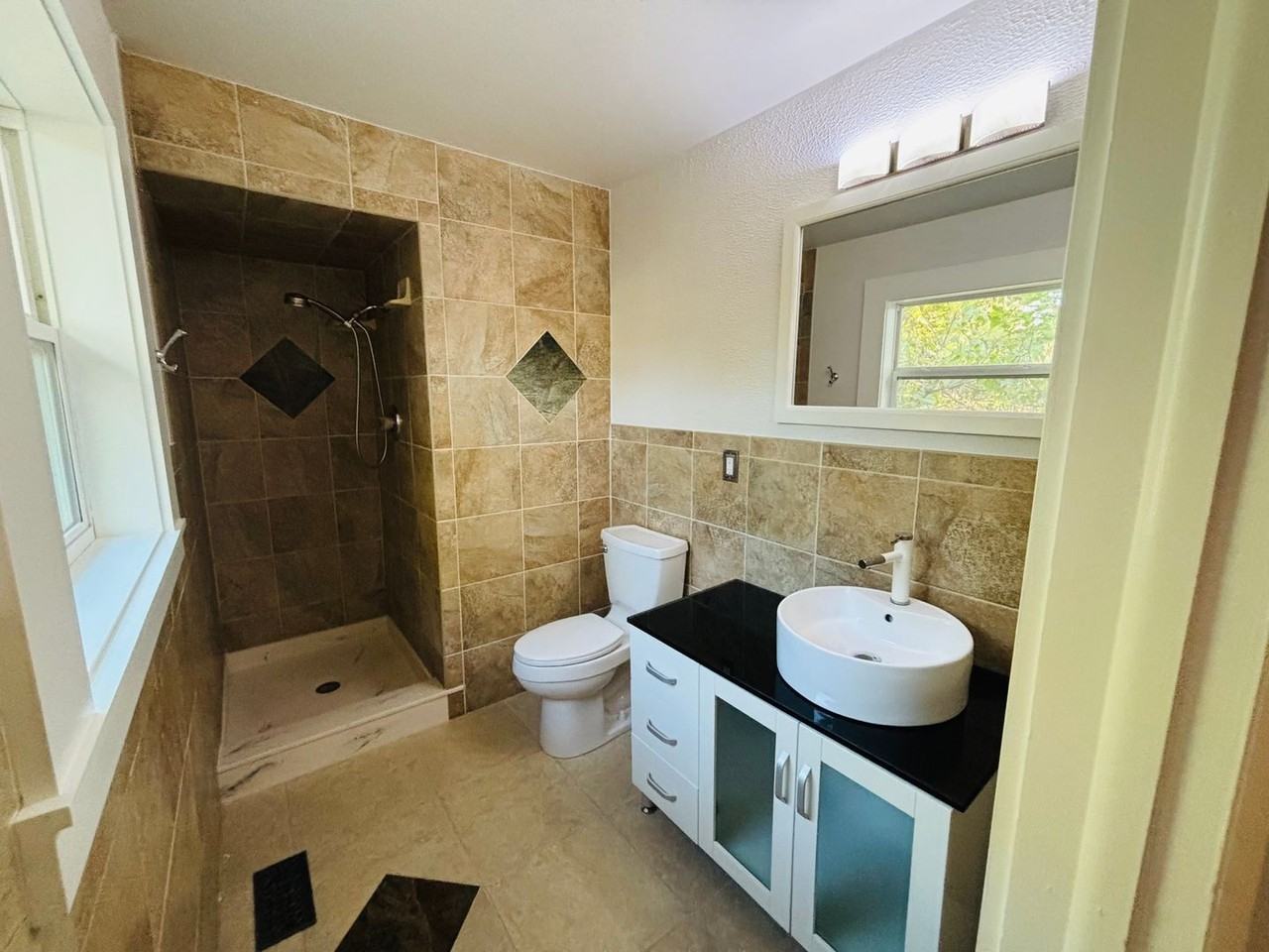 700 E Edna St - Photo 5 of 16