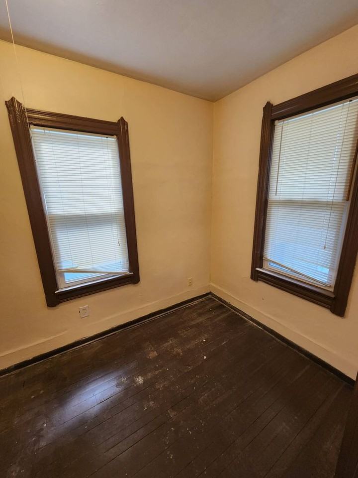 3675 E 50th St - Photo 4 of 25