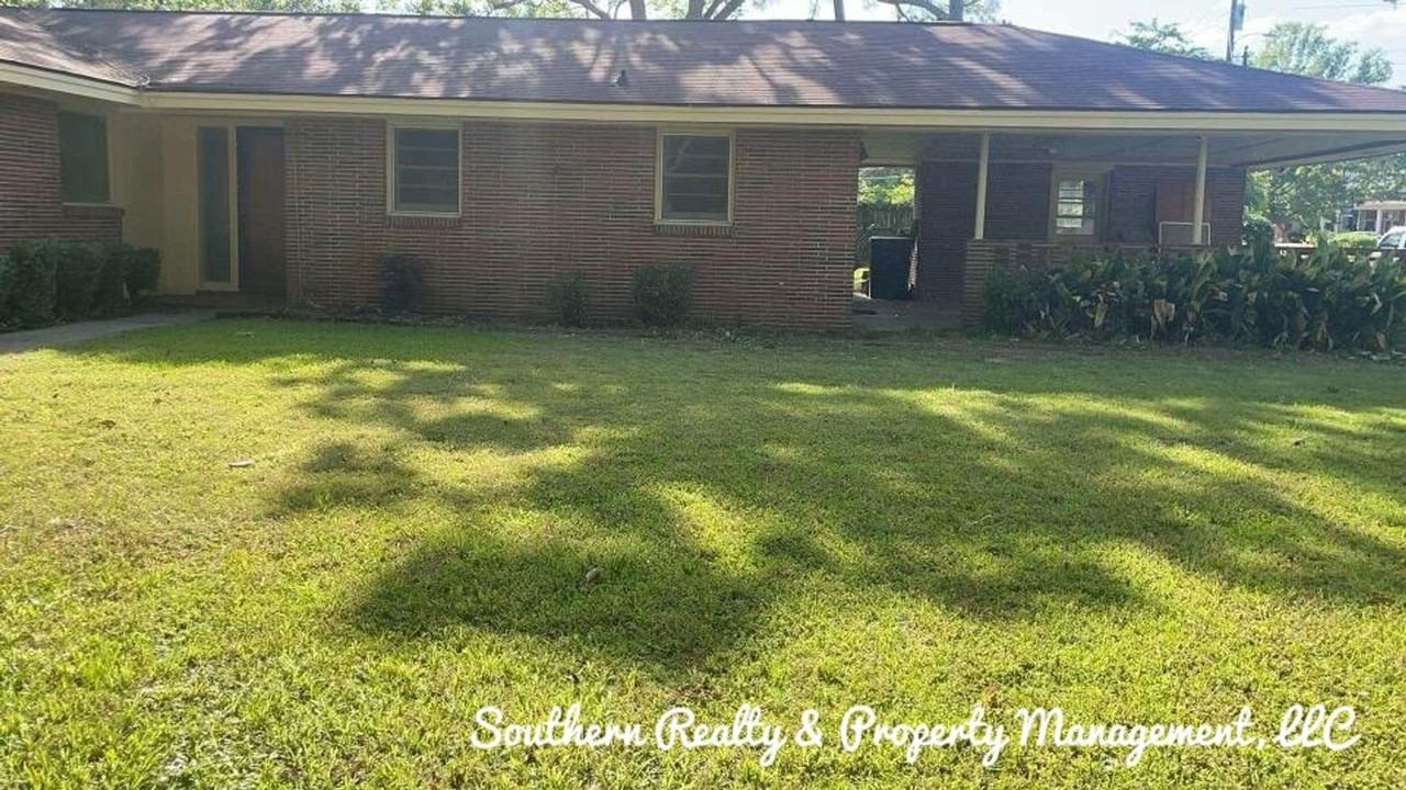 2542 Churchill Dr - Photo 2 of 14