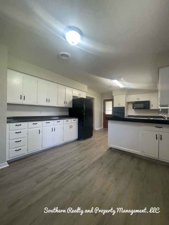 2542 Churchill Dr - Photo 4 of 14