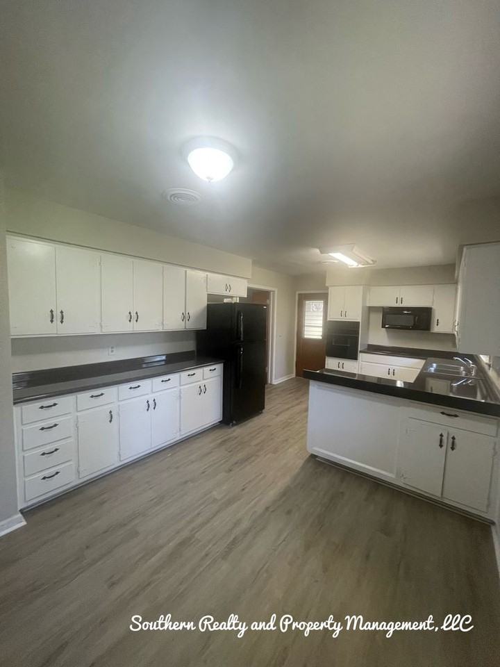 2542 Churchill Dr - Photo 5 of 14