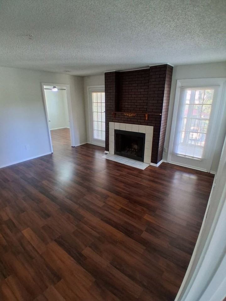 208 Afton Square - Photo 4 of 28