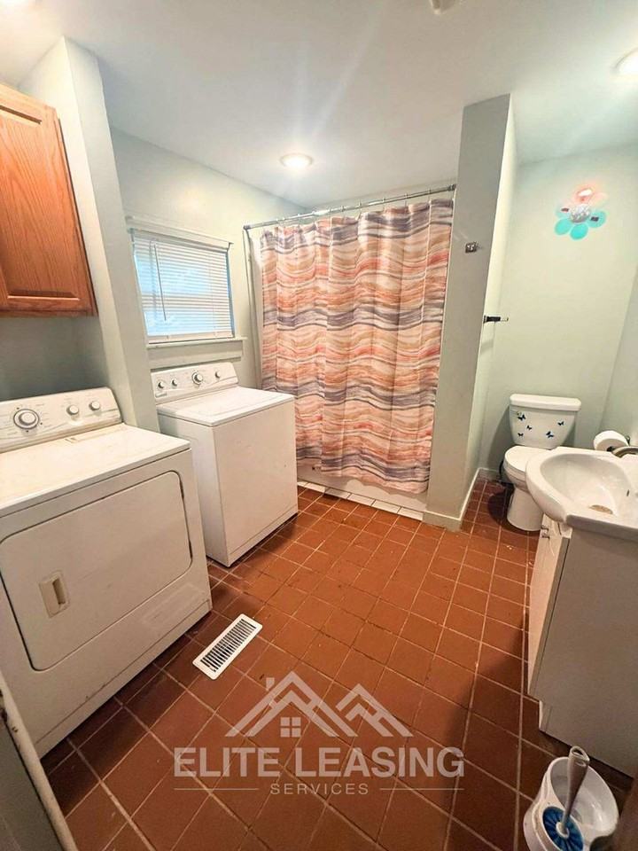 1029 Sw Woodward Ave - Photo 5 of 10