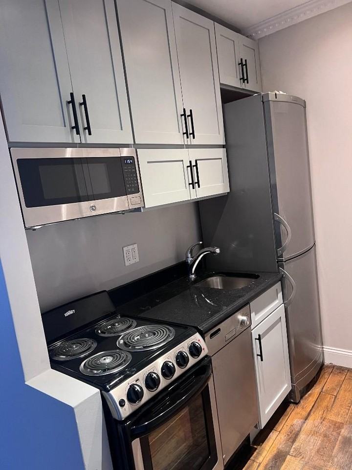 Mott St #9 - Photo 2 of 7