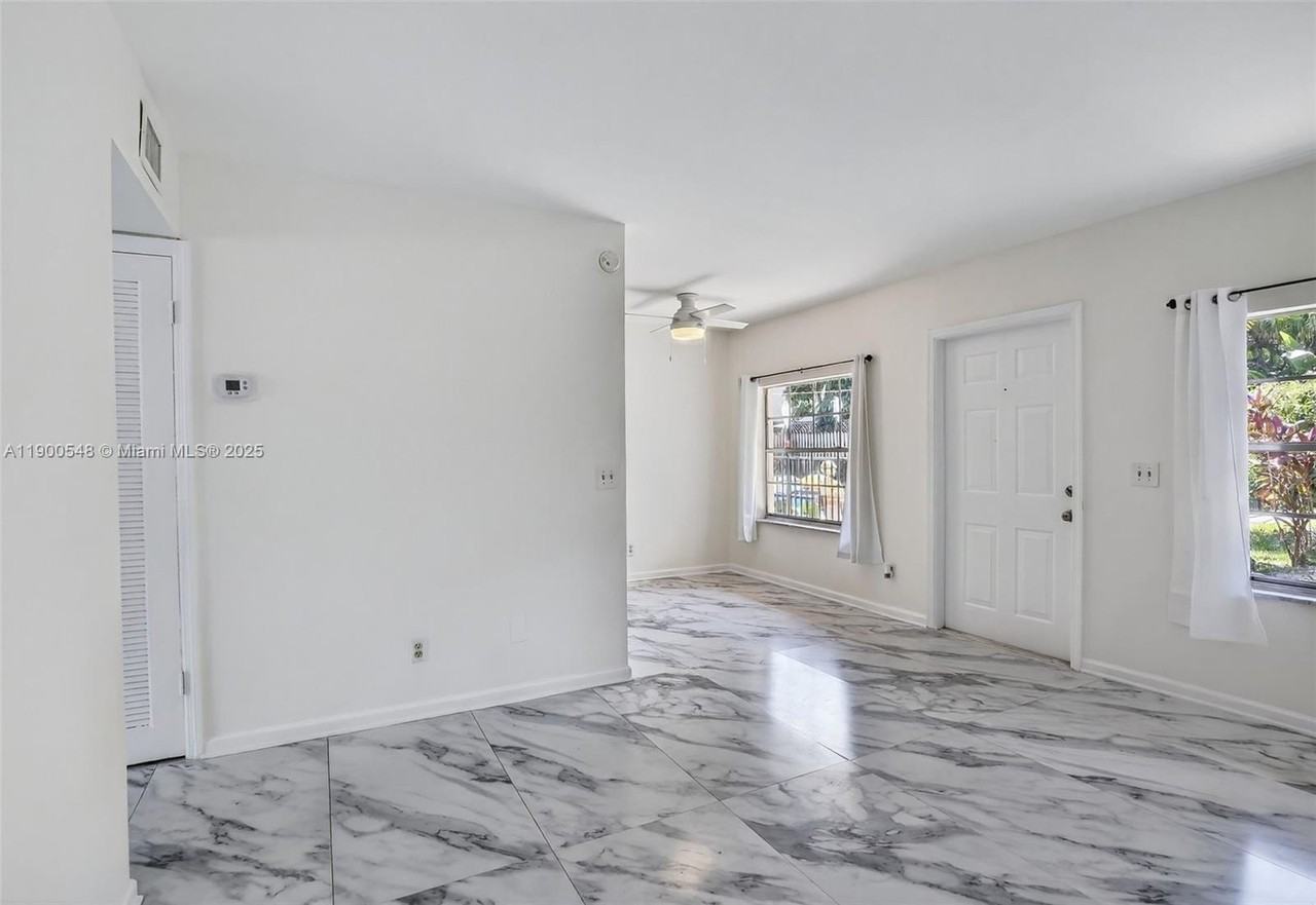 1405 Miami Rd #5 - Photo 6 of 25