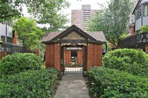 featured image of 4454 Lindell Blvd #32