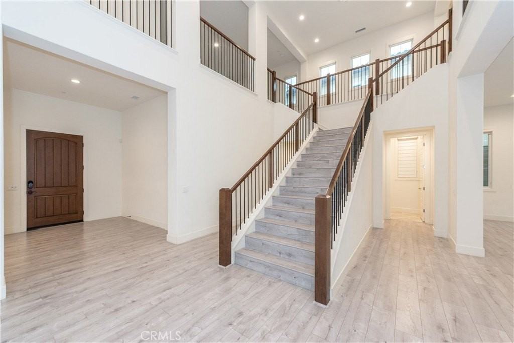 93 Spacial - Photo 6 of 32