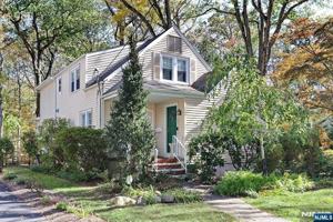 featured image of 35 Oak St