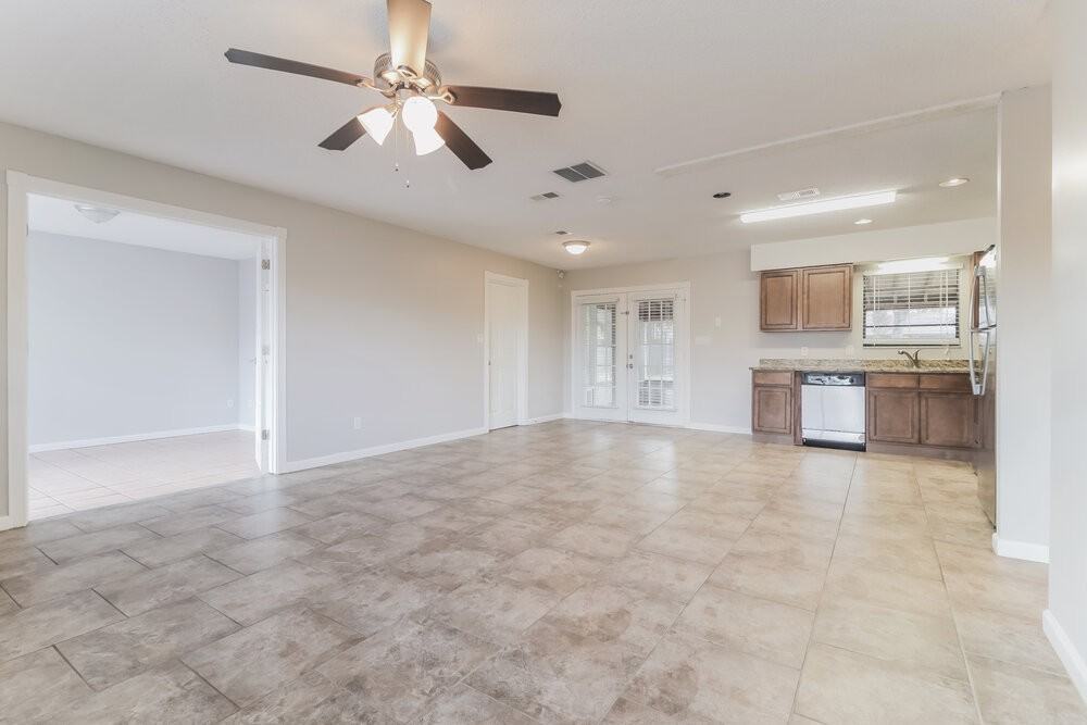 4717 Seattle Street - Photo 3 of 16