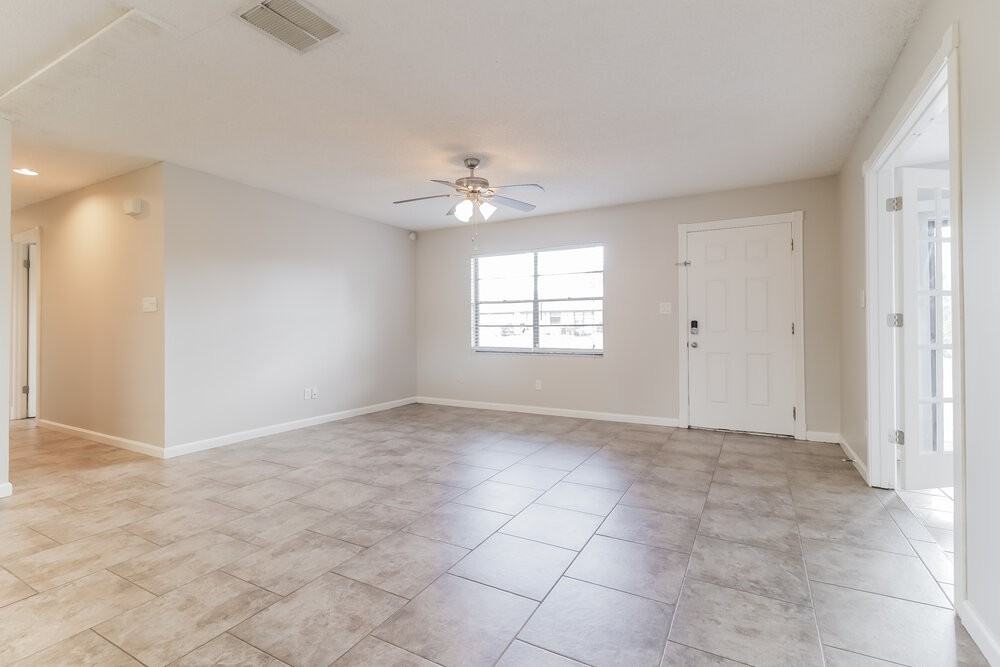 4717 Seattle Street - Photo 4 of 16