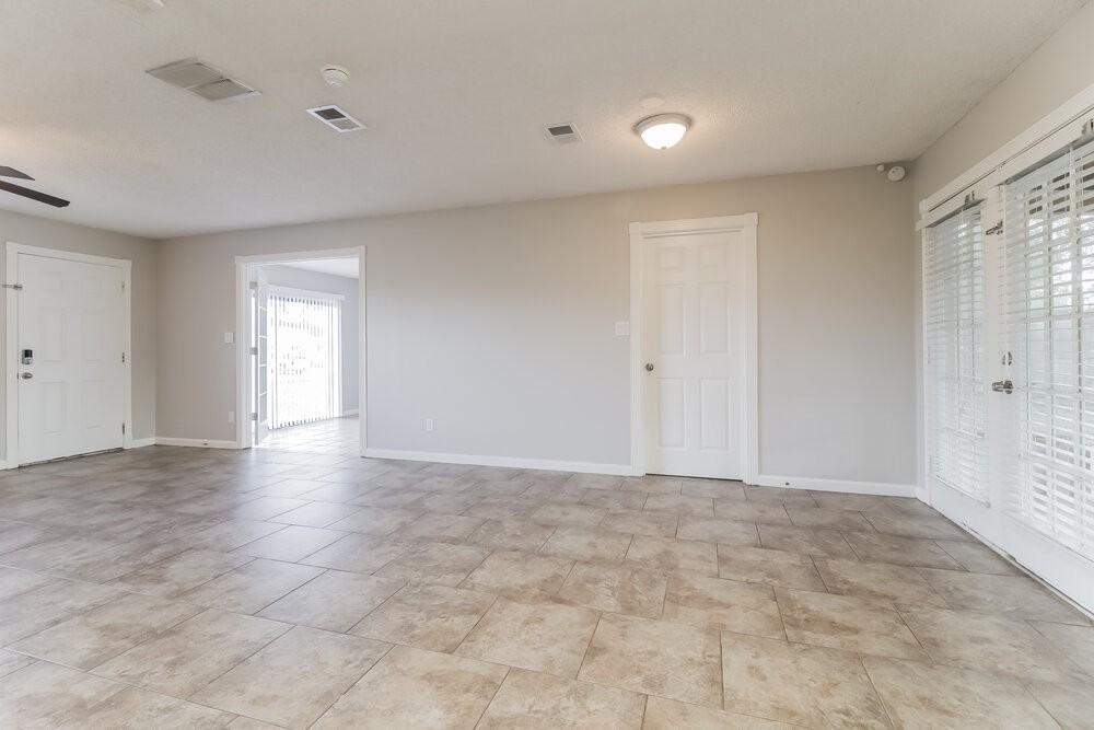 4717 Seattle Street - Photo 5 of 16