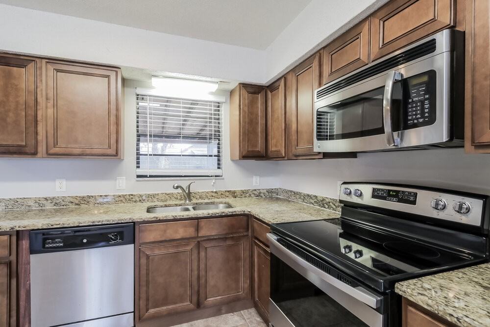 4717 Seattle Street - Photo 6 of 16