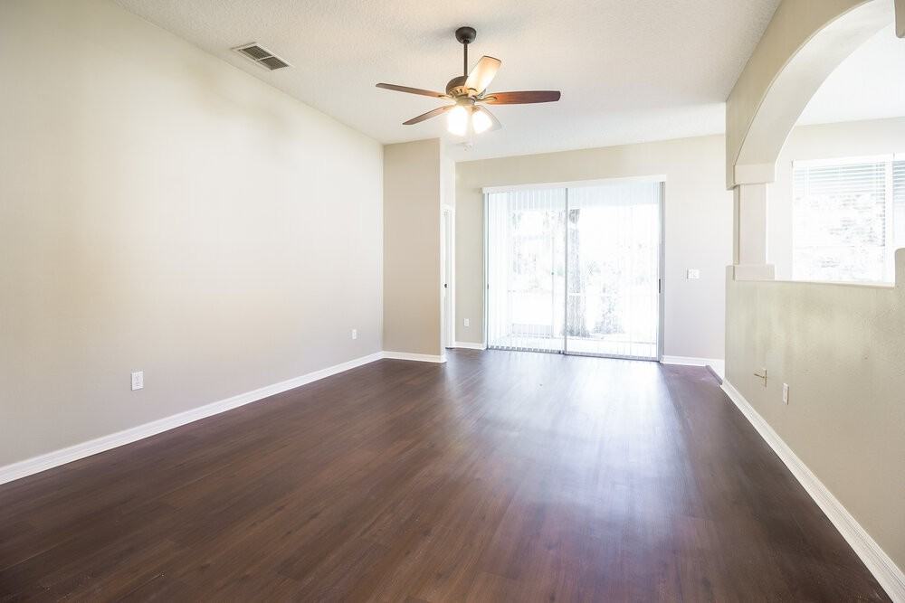 1645 The Oaks Blvd - Photo 3 of 15
