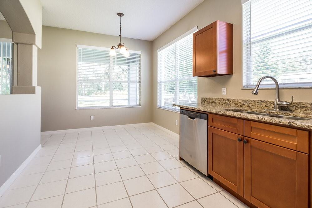 1645 The Oaks Blvd - Photo 7 of 15